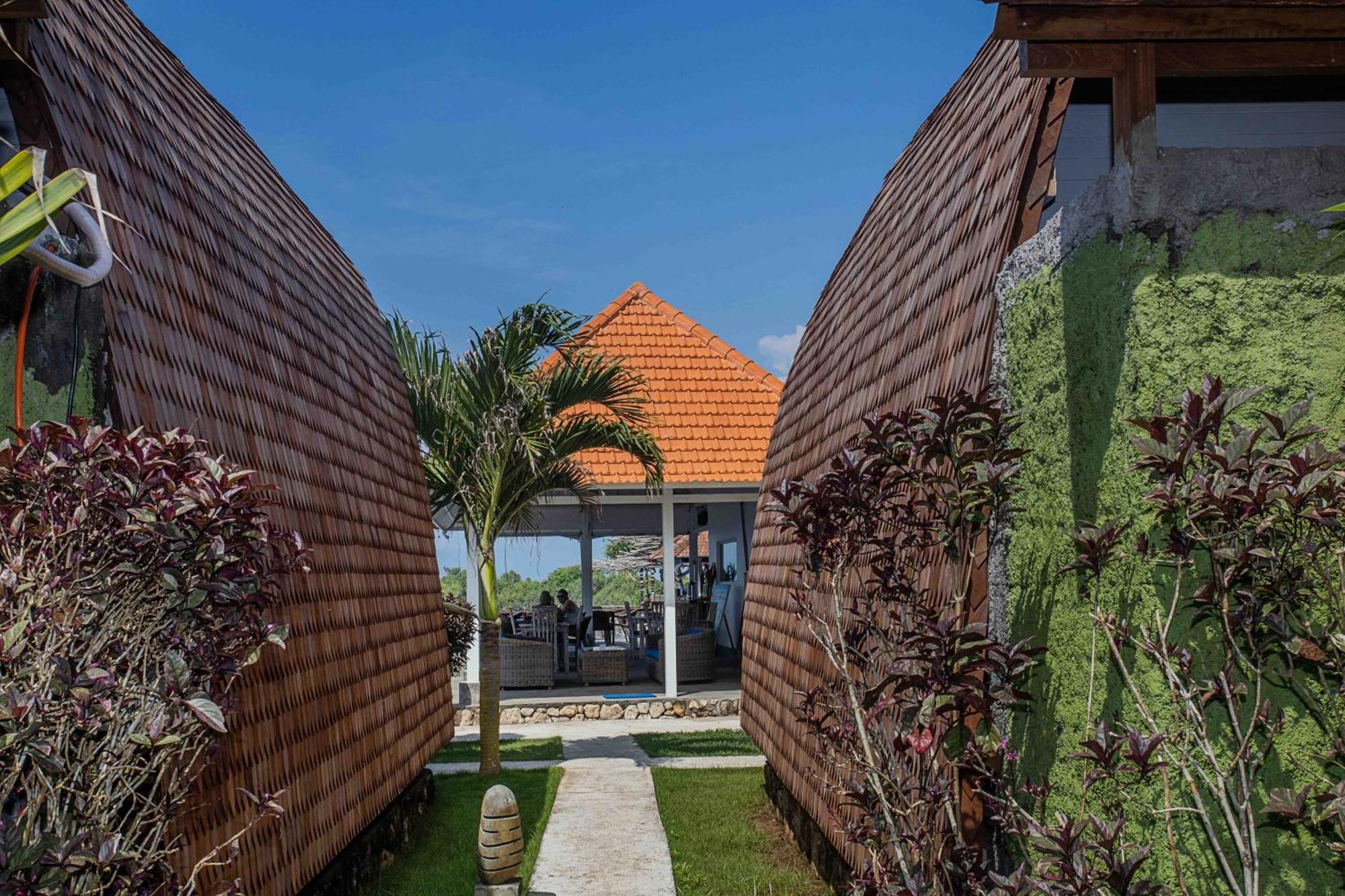 Water Blow Huts Lembongan Esterno foto